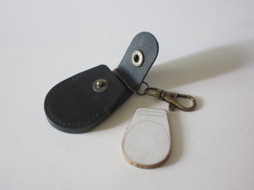 ■ nanacoスピードパスプラス・ホルダー (黒)■約W43ｘD14ｘH61(革部分)・112のコピー