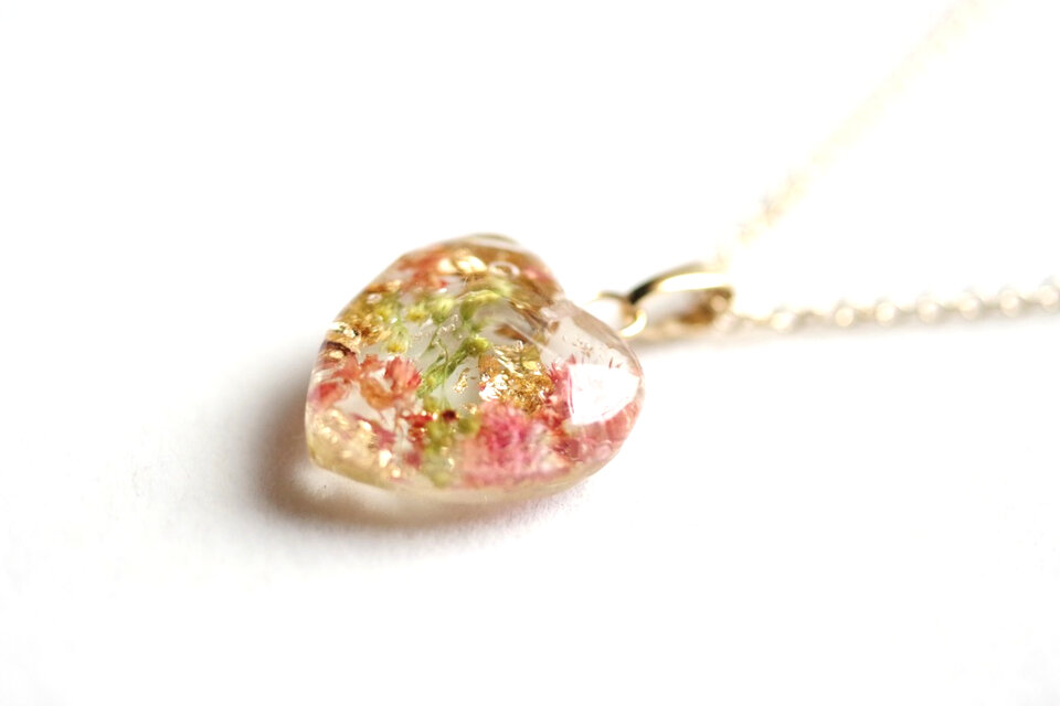 【受注製作】レジンアート　ハートのペンダント〈恋の処方箋〉