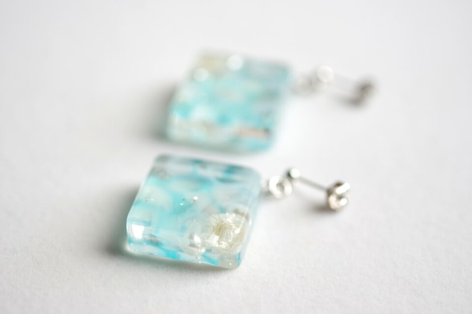 レジンアート スクエアピアス〈水紋・ブルー〉 | iichi 日々の暮らしを