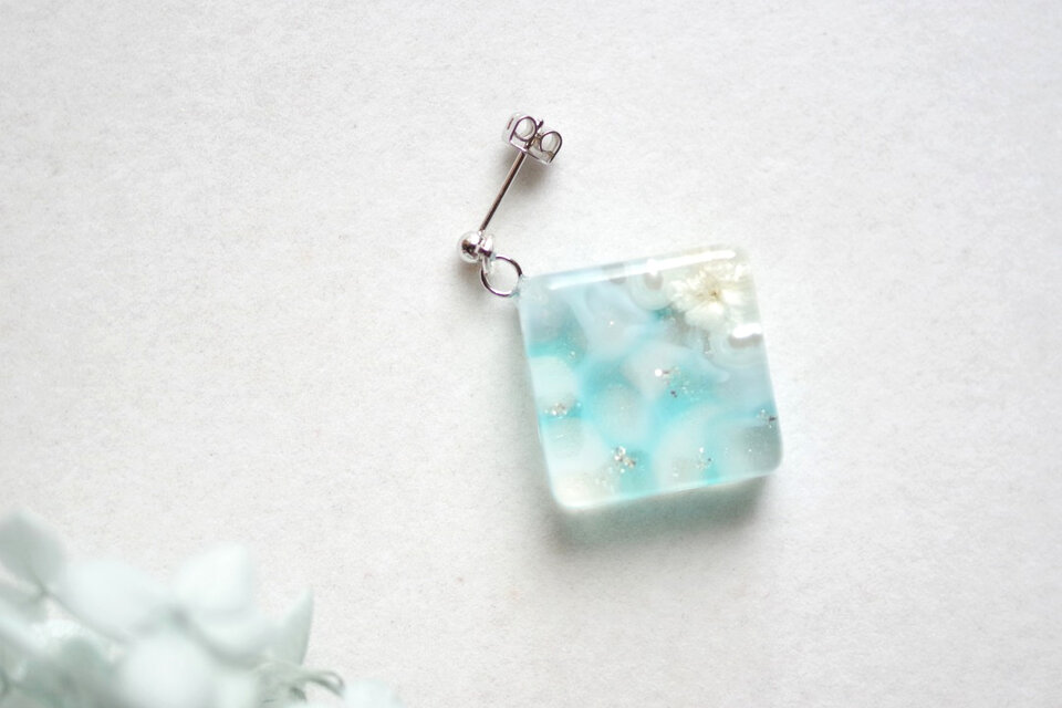 レジンアート スクエアピアス〈水紋・ブルー〉 | iichi 日々の