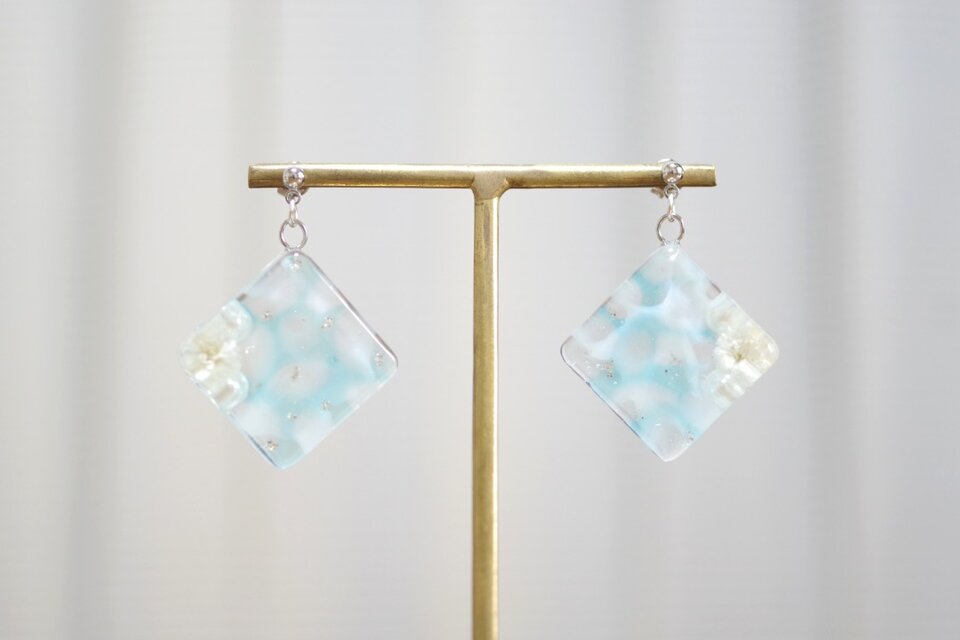 レジンアート スクエアピアス〈水紋・ブルー〉 | iichi 日々の暮らしを