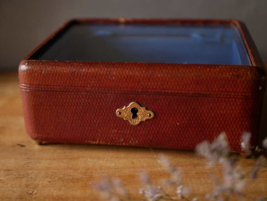 ブルーのクッション ガラス×レザー ジュエリーケース フランス