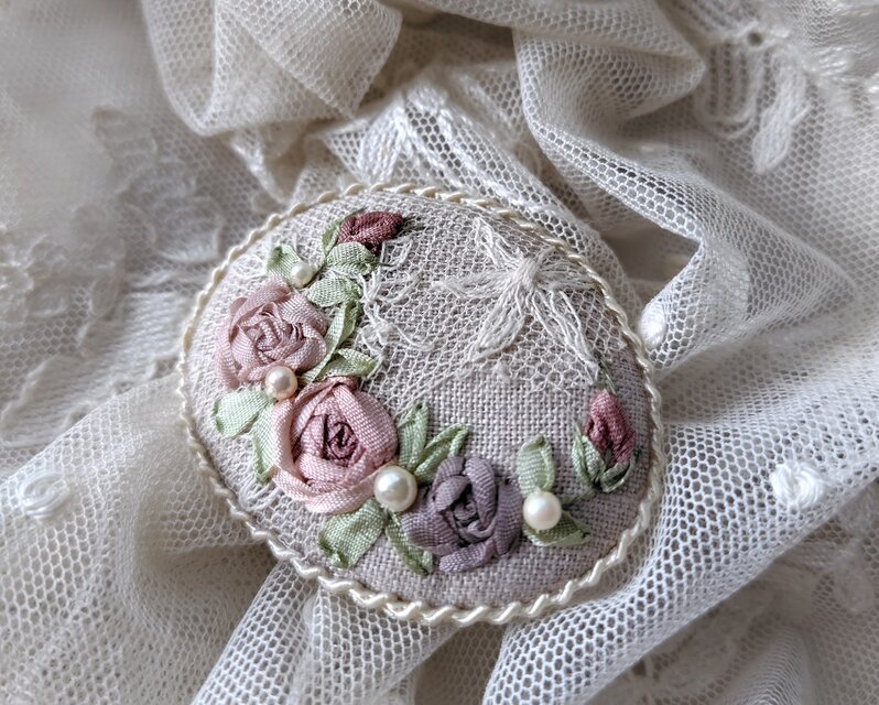 リボン刺繍*アンティークレース*薔薇*ブローチ*p