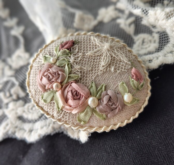 リボン刺繍*アンティークレース*薔薇*ブローチ*p | iichi 日々の暮らし