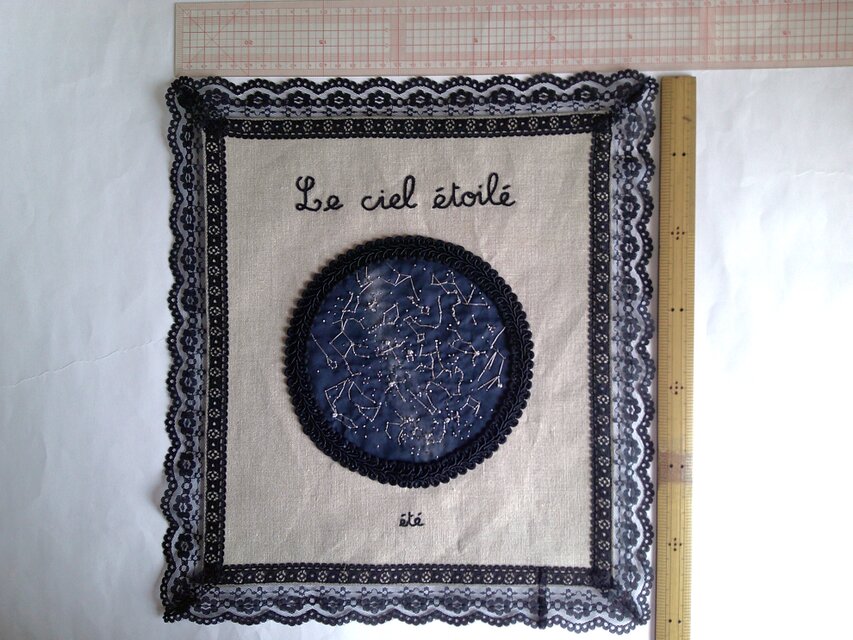 夏の星座刺繍タペストリー | iichi 日々の暮らしを心地よくする