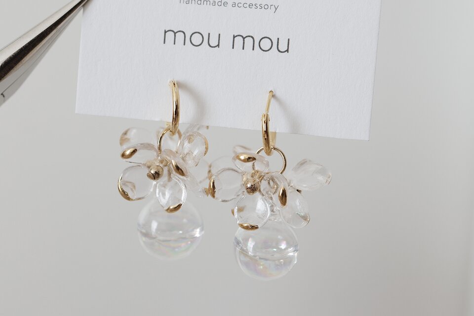 gold clear flower / 水入りガラスドーム 【 ﾋﾟｱｽ / ｲﾔﾘﾝｸﾞ】 | iichi