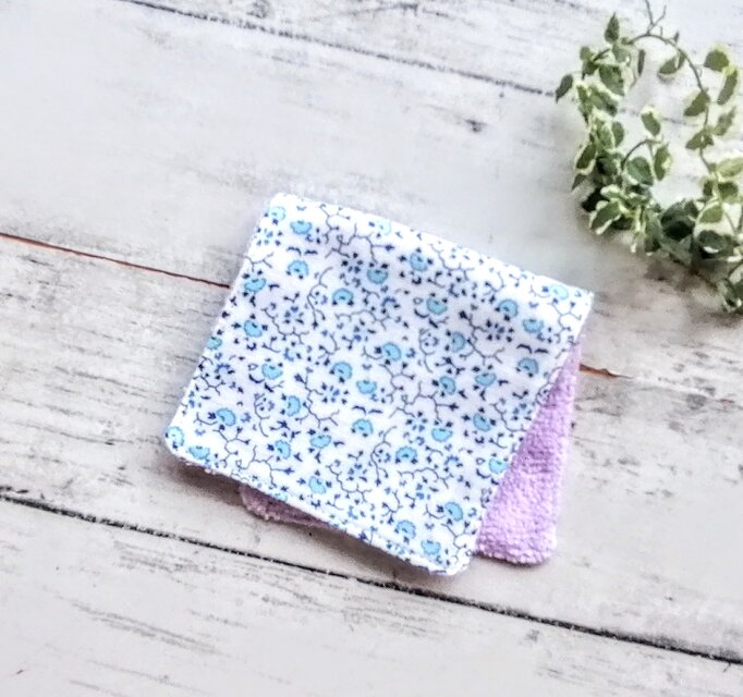 青い小花　ハーフハンカチタオル　コットン　マイクロファイバー　名入れ　