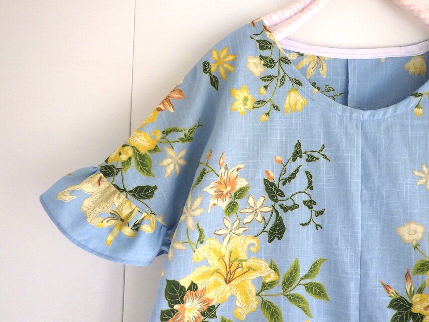 爽やか浴衣のブラウス、ラウンドネック、フリル袖　KENZO  KIMONO浴衣地使用　百合　