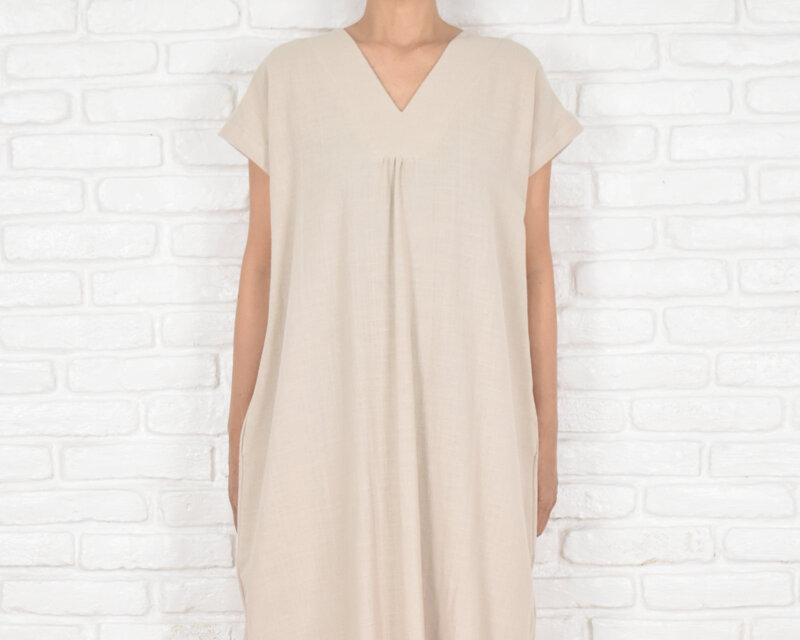 【大きいサイズ】コットン素材のシンプルなVネックワンピース　ナチュラル