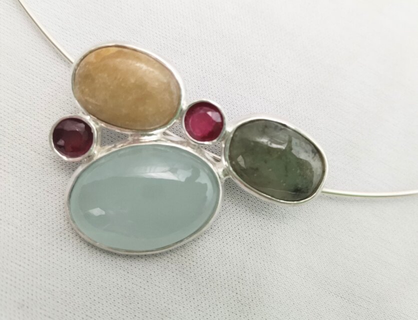 翡翠ルビーチョーカー