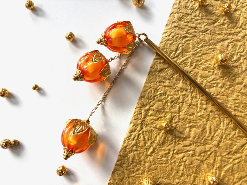 かんざし　鬼灯の様な２トーンカラーのビーズ３連　オレンジ　一本挿し　一本簪　涼しげ　夏秋　ホオズキ　ほおずき　