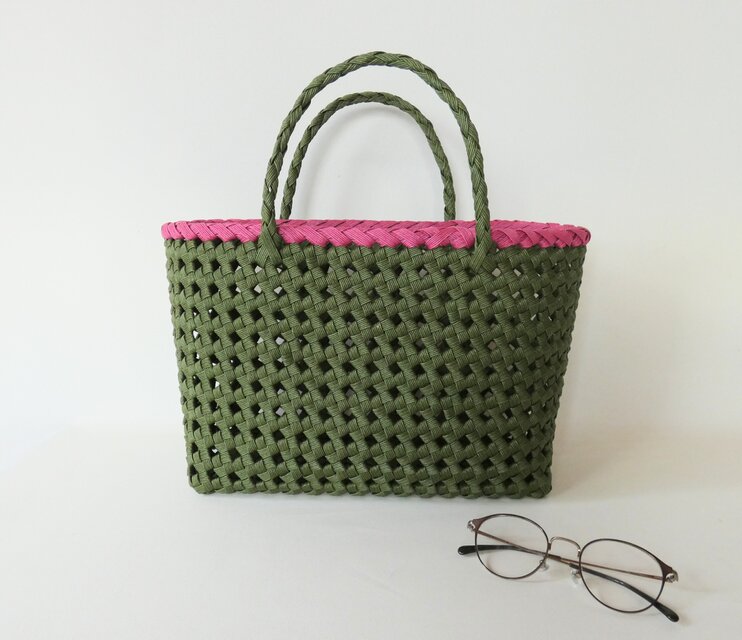 ラズベリーの縁のかごバッグ  モスグリーン