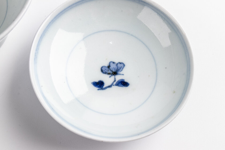 古伊万里 染付 牡丹文蓋茶碗 1客 江戸後期 個体B | iichi 日々の暮らし