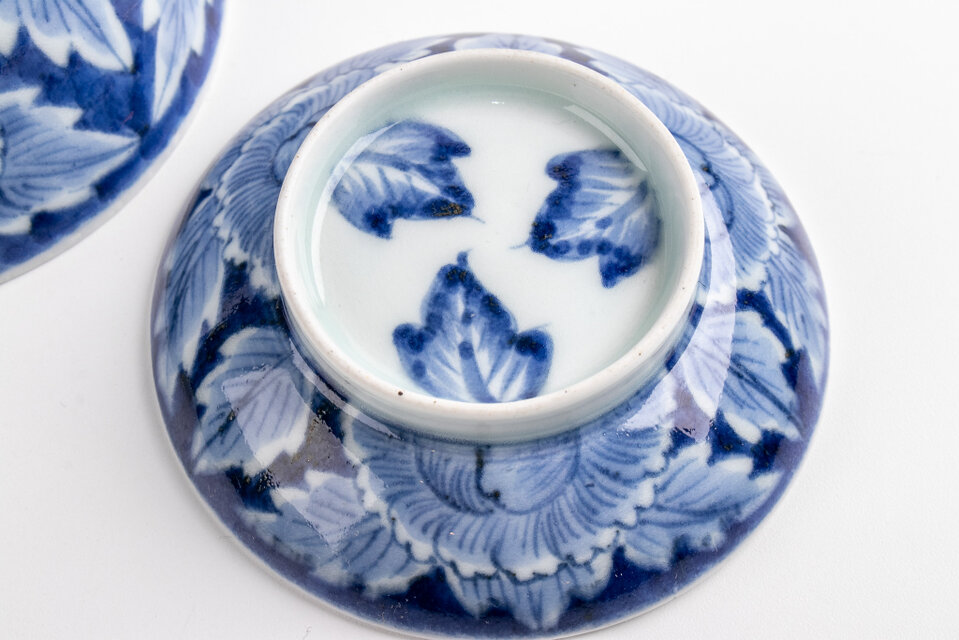 古伊万里 染付 牡丹文蓋茶碗 1客 江戸後期 個体B | iichi 日々の暮らし