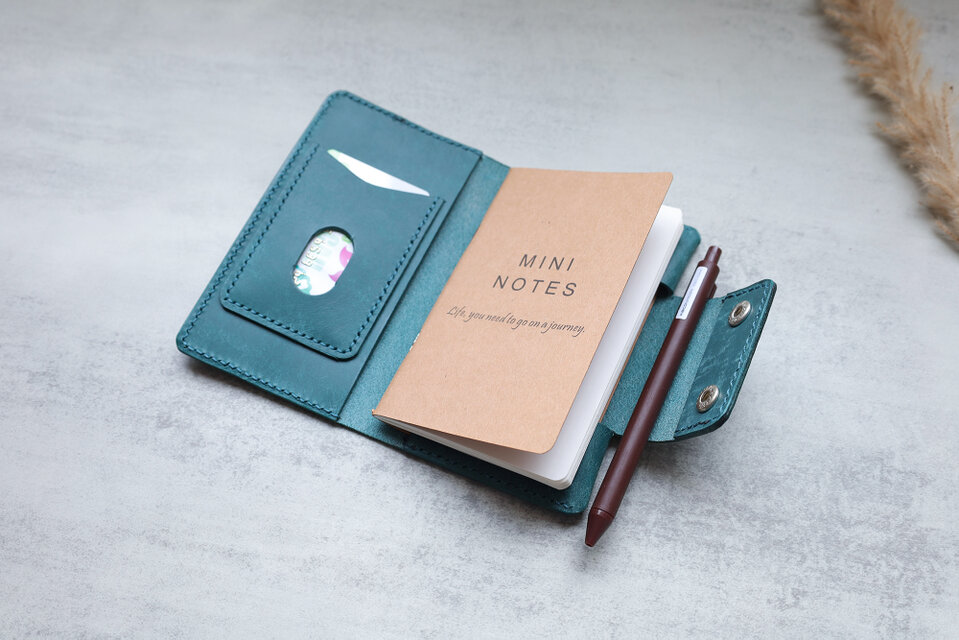 8色展開！差し替えできる本革ミニノートカバー／手帳にも | iichi 日々