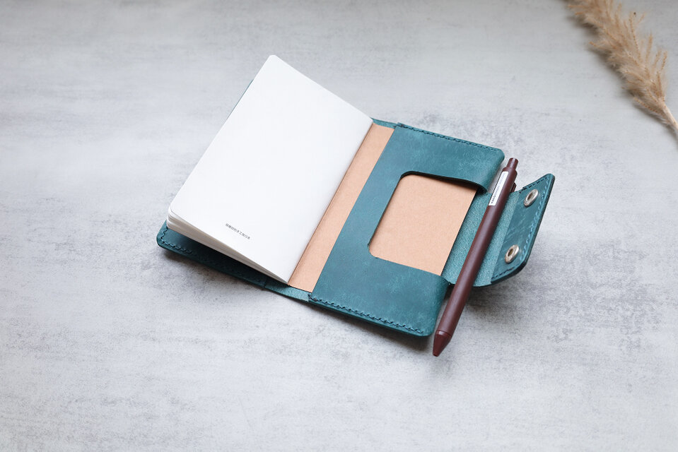 8色展開！差し替えできる本革ミニノートカバー／手帳にも | iichi 日々