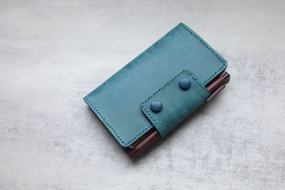 8色展開！差し替えできる本革ミニノートカバー／手帳にも | iichi 日々