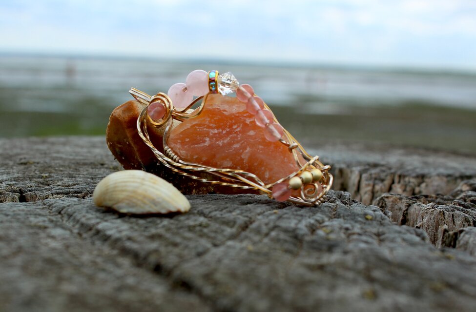 サチャロカローズアゼツライト ハートに喜びと愛のエネルギーを届ける