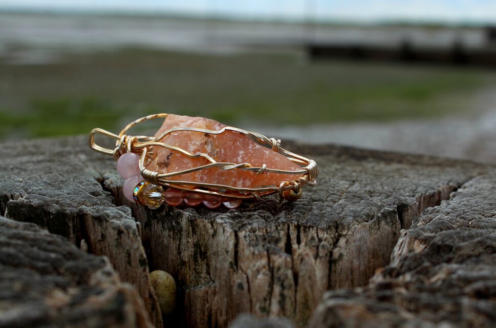 サチャロカローズアゼツライト ハートに喜びと愛のエネルギーを届ける