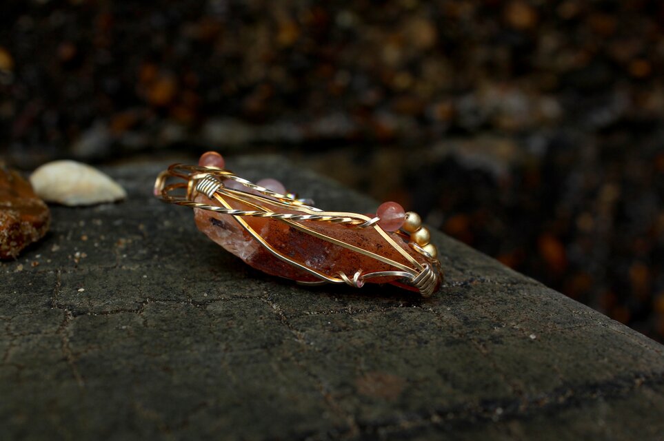 サチャロカローズアゼツライト ハートに喜びと愛のエネルギーを届ける