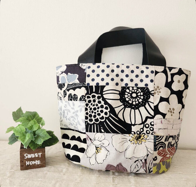 たっぷり入る❤︎革の持ち手のトートbag