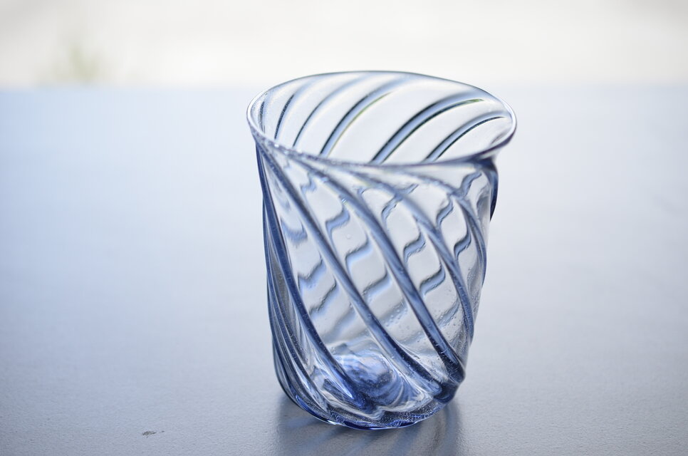 アイイロライングラス