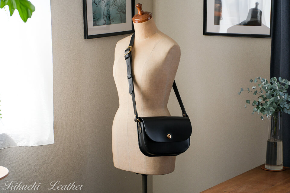 《MIYABI》ハーフムーンショルダーバッグ　《3colors》