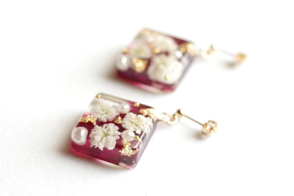 レジンアート　スクエアピアス〈恋わずらい〉