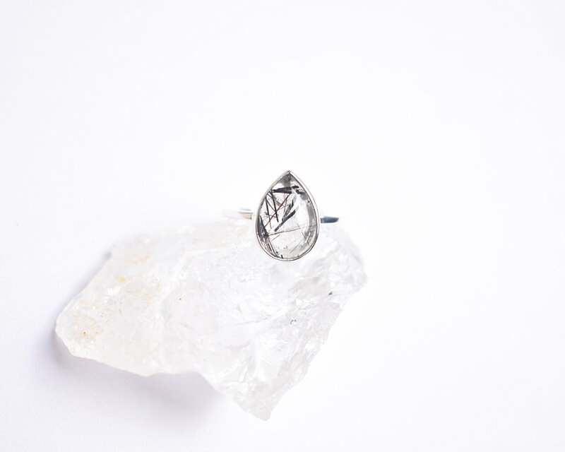 ブラックルチルクォーツ（黒針水晶）のシルバーリング　シルバー925　天然石　＜A＞