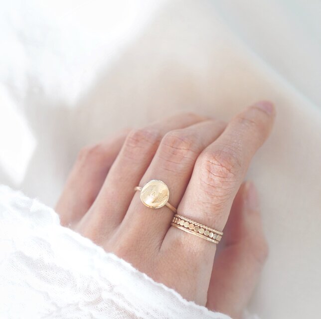 選べるイニシャル》ミモザ シグネットリング コイン プレート 14kgf