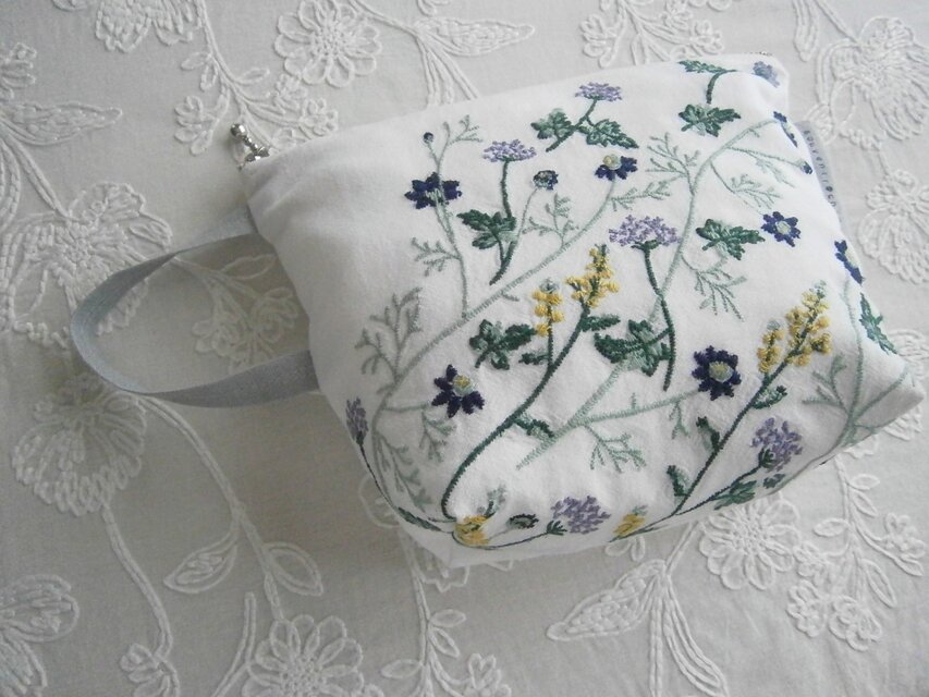 花刺繍×linen pouch