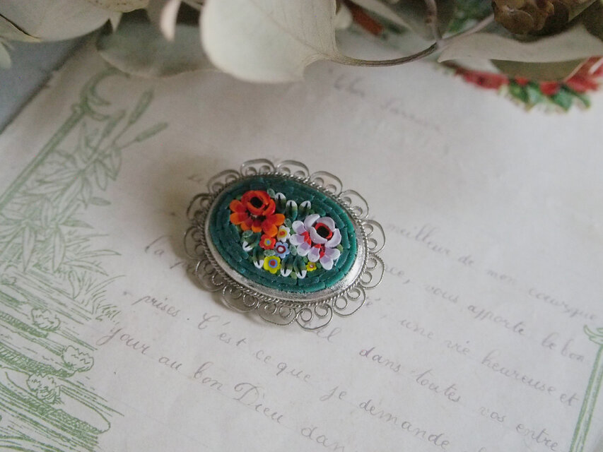 アクアグリーンのマイクロモザイクガラスブローチ