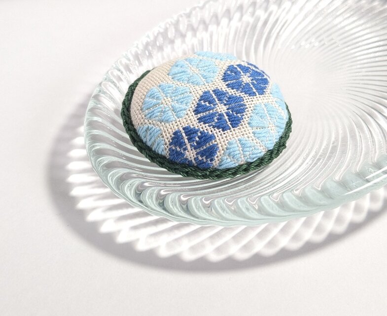 四季・朝顔＜早朝＞こぎん刺しブローチ