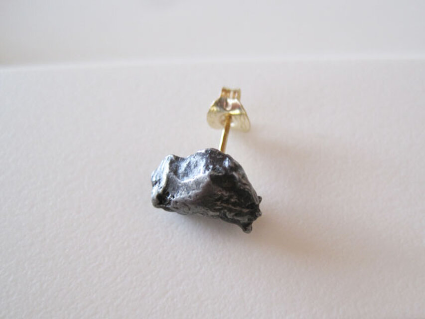 シホテアリニ隕石のピアス・Sikhote Alin Meteorite14kgf 片耳 | iichi