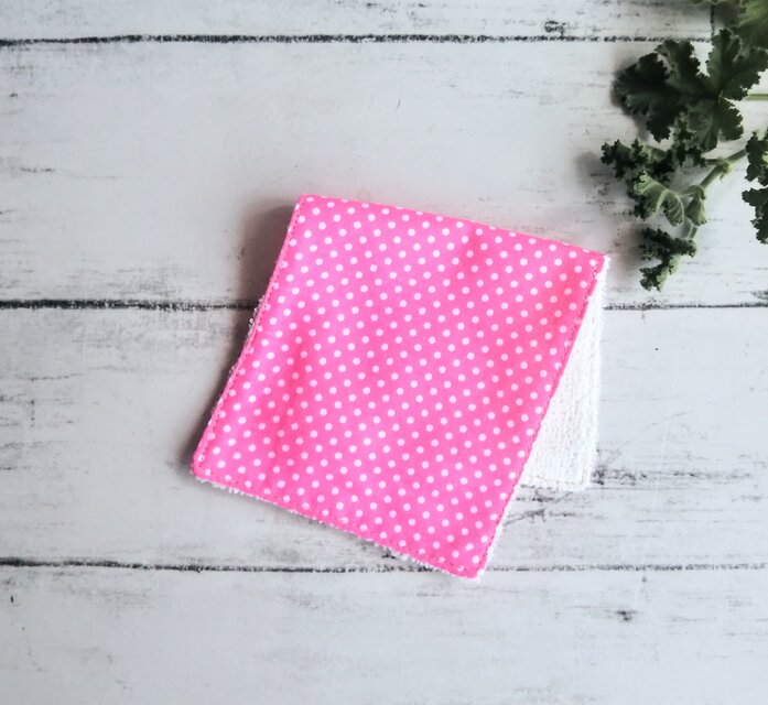 小さい水玉　ドット　ハーフハンカチタオル　ピンク　名入れ