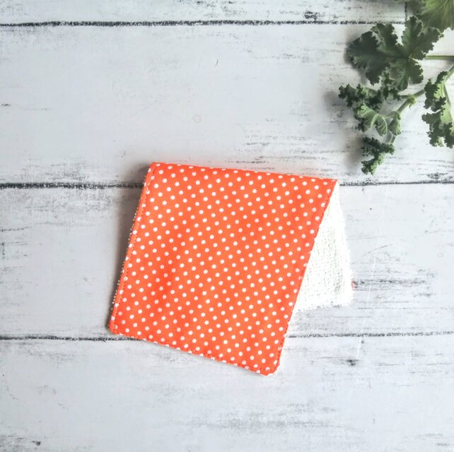 小さい水玉　ドット　ハーフハンカチタオル　名入れ