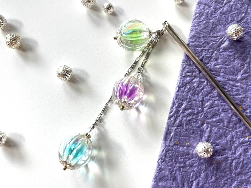かんざし　飴玉の様な２トーンカラービーズ３連　青系　一本挿し　一本簪　涼しげ　夏　和風　シルバー　青　緑　紫