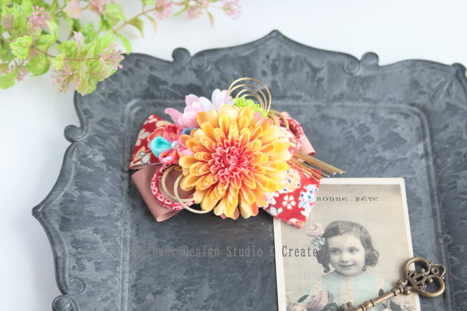 オレンジのマムと和柄リボンのヘアリップ 浴衣 髪飾り 七五三 髪飾り