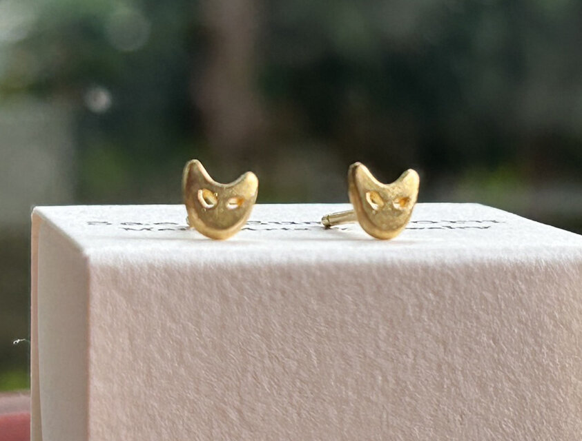 K24 純金猫フェイススタッドピアス◇ Pure Gold Cat Face・溶接なし