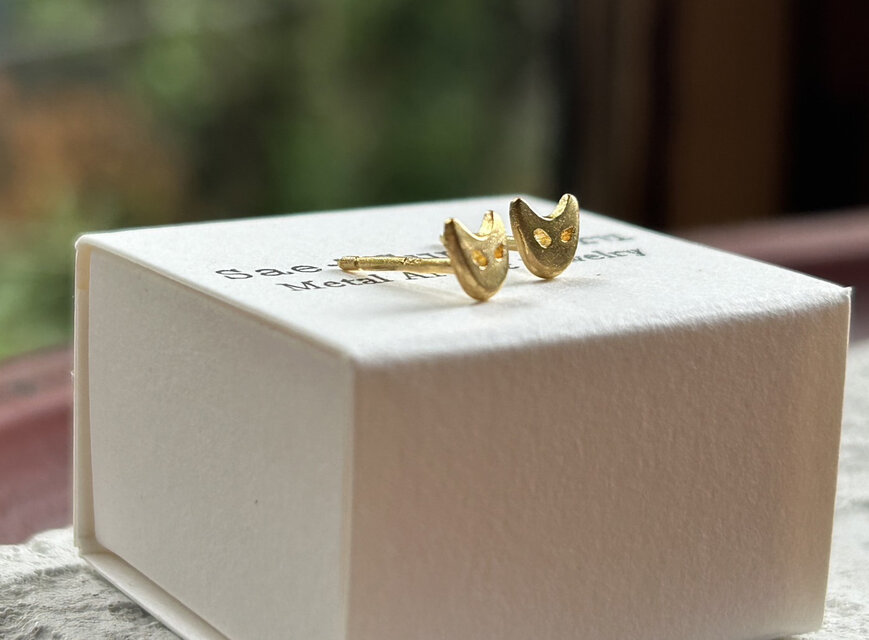 K24 純金猫フェイススタッドピアス◇ Pure Gold Cat Face・溶接なし