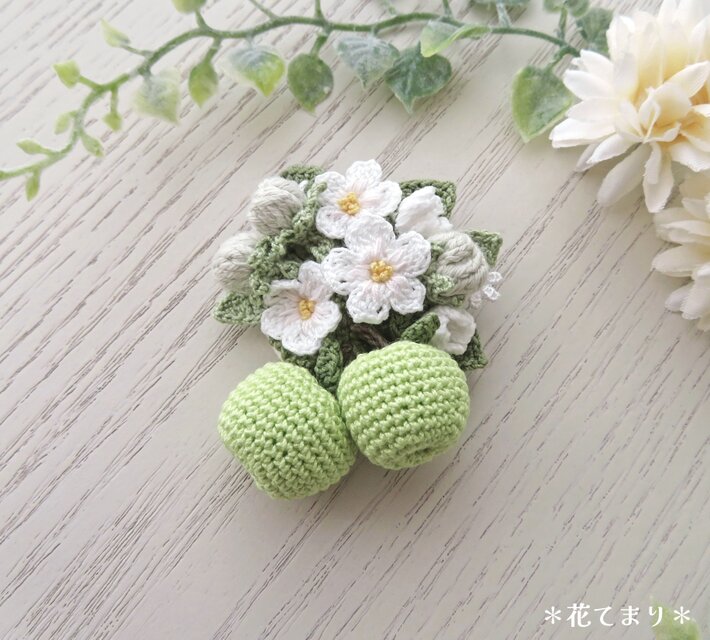 花咲くミント Vintageハンドワークフィレレース レース編み 小さな青りんごのブローチ | iichi 日々の暮らしを