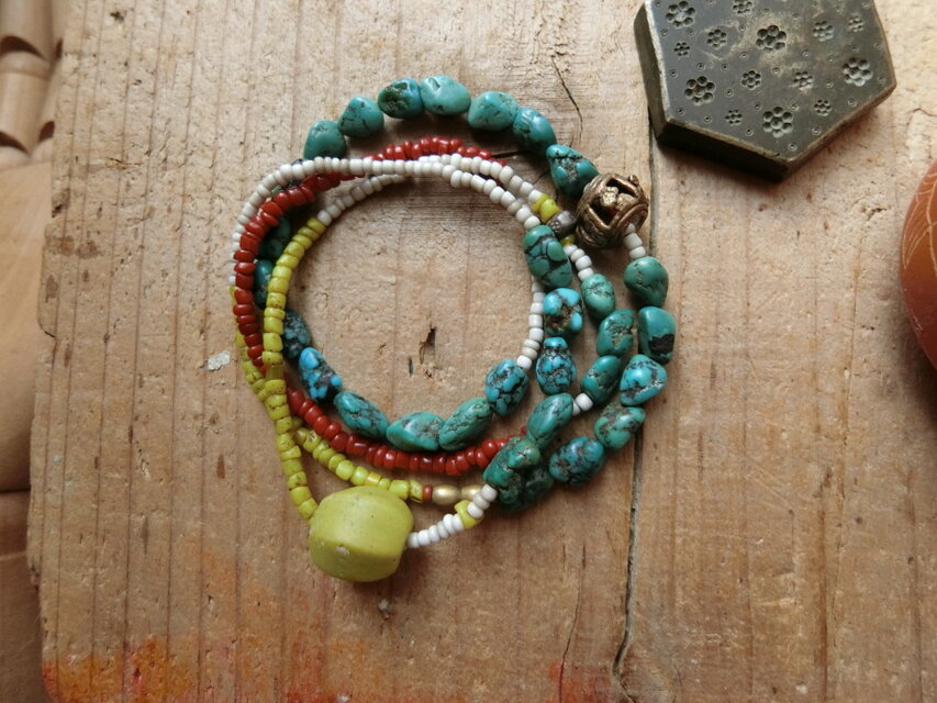 ＊turquoiseのネックレス。@ターコイズのナゲットビーズとアジアの古いビーズ＋ジャワの古色ビーズ＋古代ジャワ玉