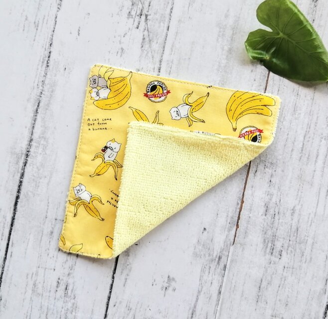 猫とバナナ　ハンカチタオル　15cm角　コットン　マイクロファイバー　名入れ　