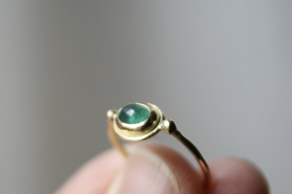 【平和堂】K18エメラルドリング　Moving Jewelry 平和堂】K18エメラルドリングMoving Jewelry