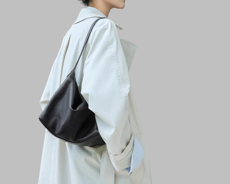 東洋の美意識を宿す、2WAYレザーホーボーバッグ｜水染め本革＆延長ストラップ付き 大サイズ