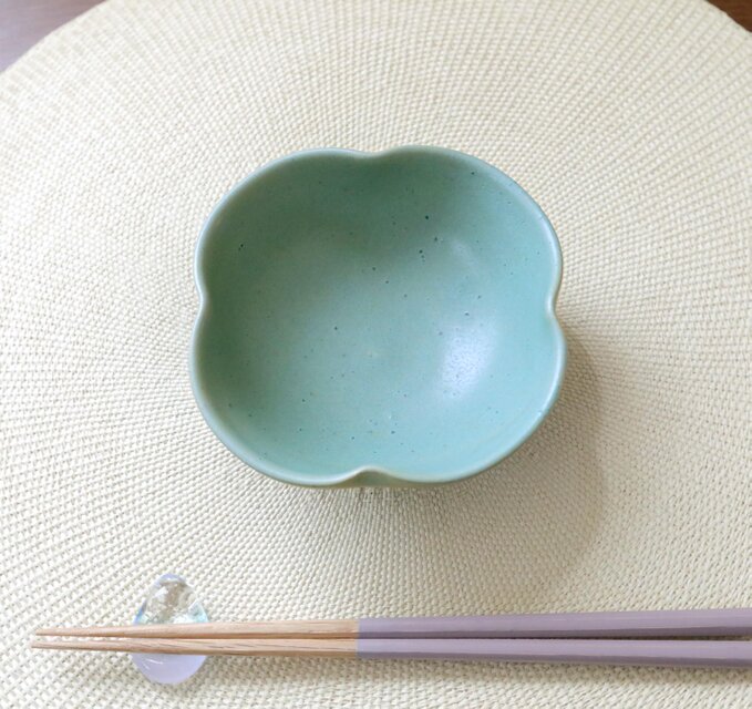 緑青色の四つ葉小鉢 | iichi 日々の暮らしを心地よくするハンドメイド