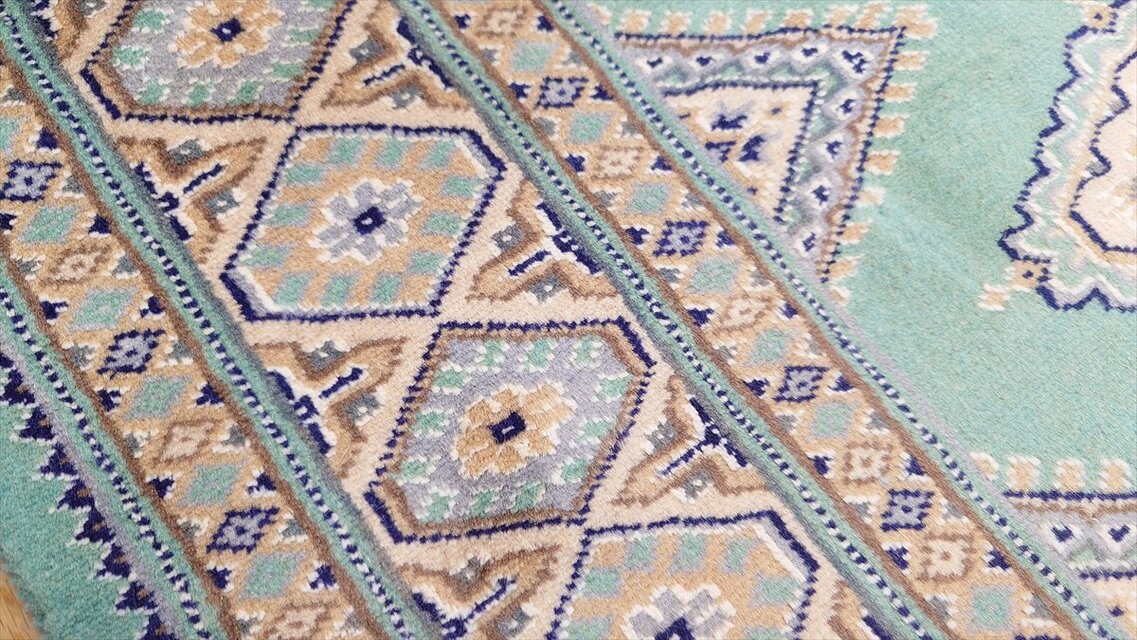 ヴィンテージラグ　パキスタン　トライバルラグ　手織り絨毯 パキスタン絨毯 ラグ 200x136cm 軽くて畳める手織りラグ グリーン