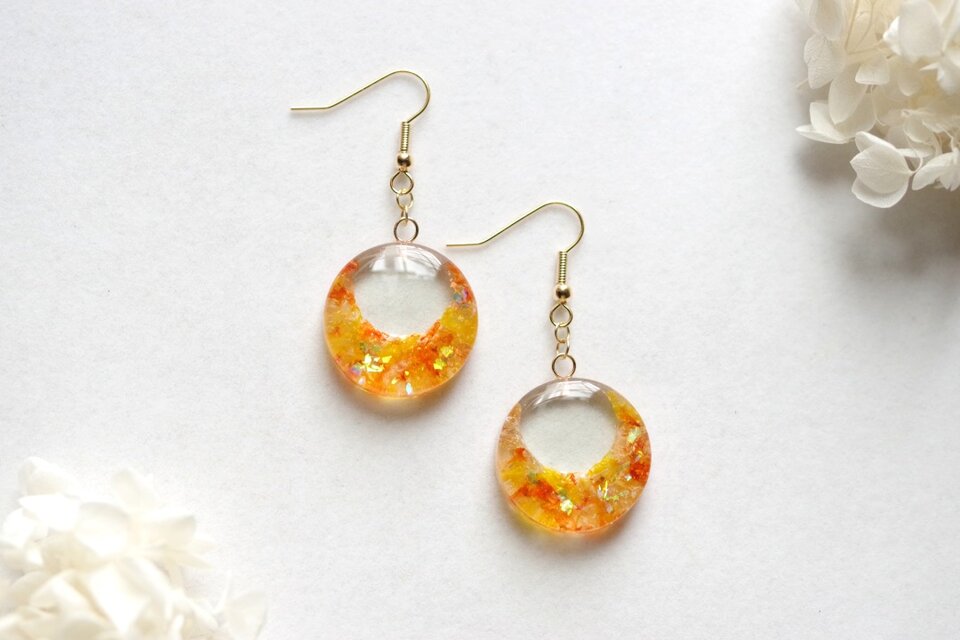 レジンアート　ラウンドピアス〈太陽に焦がれて〉