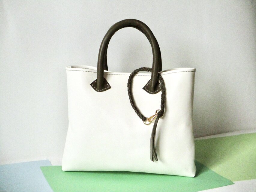 イタリア革のトート 小（ビアンコ・白〜生成り）