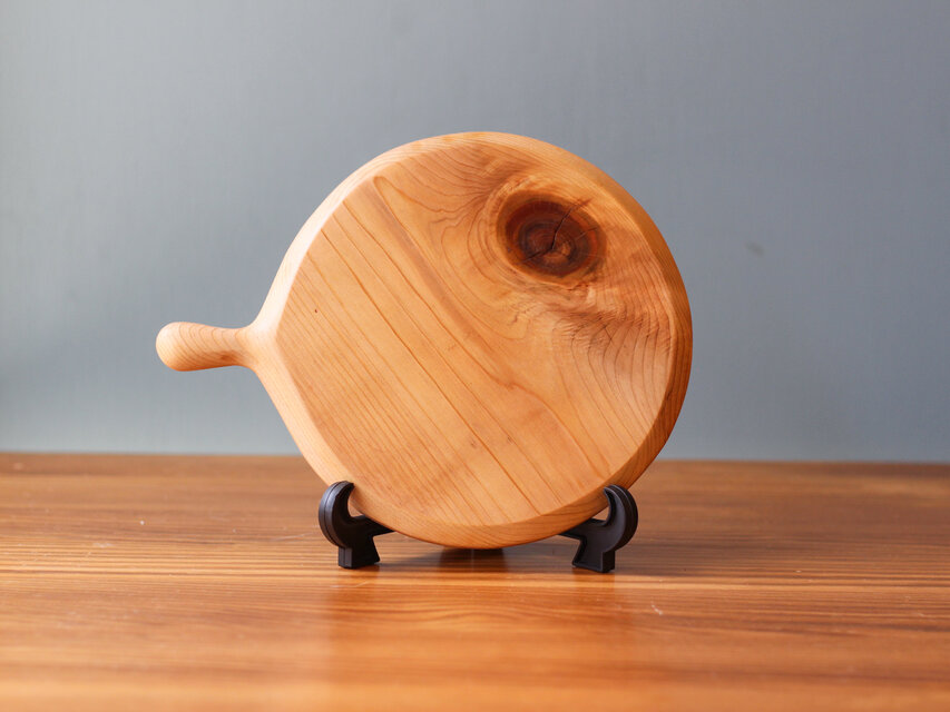 【しっぽのような持ち手付き】小さなカッティングボード